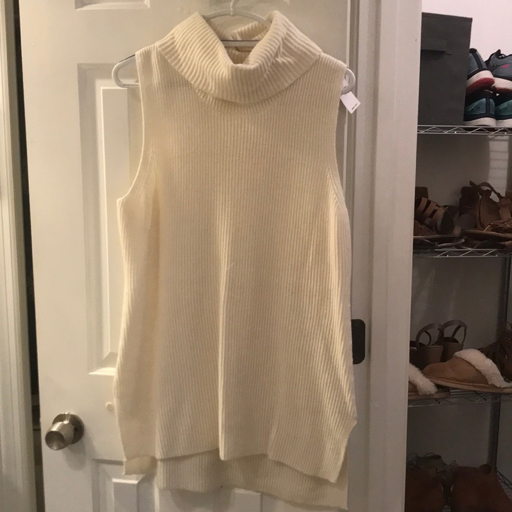 Gap sweater
